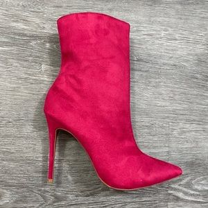 Suede Magenta pointed toe heeled boots pink